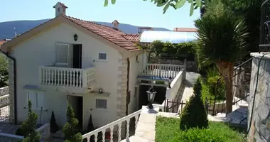 Mieszkanie 3 pokoi w Zelenika-Kuti, Czarnogóra