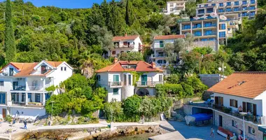 Дом 3 комнаты в Луштица, Черногория