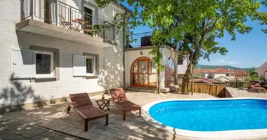 Villa 8 chambres dans Mjesni odbor Poganka - Sveti Anton, Croatie