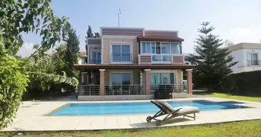 Villa 4 rooms with balcony, with furniture, with air conditioning in Agios Epiktitos, Northern Cyprus