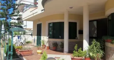 2 bedroom apartment in Vibo Valentia, Italy