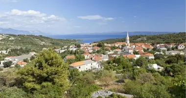Plot of land in Selca, Croatia
