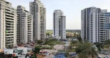 Apartamento 5 habitaciones en Hadera, Israel