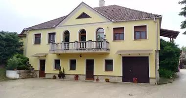 8 room house in Nyergesujfalu, Hungary