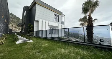 Villa 5 bedrooms in Muratpasa, Turkey
