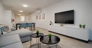 Stylish Family Haven: Brand New 3BR Apartment with Terrace в Сент-Полс-Бэй, Мальта