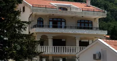 Villa  mit Videoüberwachung, mit Sauna in Petrovac, Montenegro