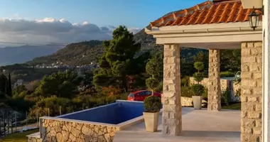 Villa  mit Meerblick, mit Schwimmbad in Tivat, Montenegro