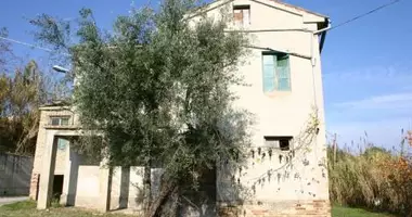 9 room house in Montappone, Italy