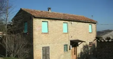 Casa 8 habitaciones en Terni, Italia