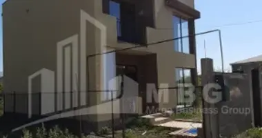 Villa 5 zimmer mit Zentralheizung, mit Asphaltierte Straße, mit Verfügbar in Tiflis, Georgien