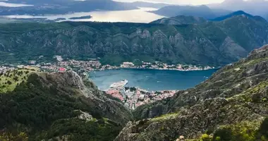 Grundstück in Njegusi, Montenegro