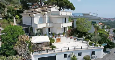 Villa 4 bedrooms in Loano, Italy