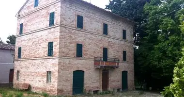 Casa 17 habitaciones en Falerone, Italia