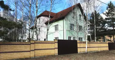 House 10 bedrooms in Kalodziscanski sielski Saviet, Belarus