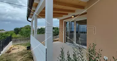 3 room house with terrace, with electricity, with Ownership document in Vrsi, Croatia