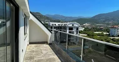 Dúplex 3 habitaciones con aparcamiento, con la piscina, con vistas a las montañas en Alanya, Turquía
