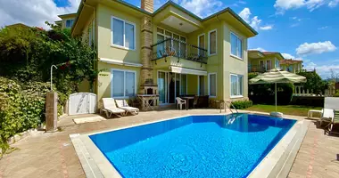 Villa 4 room villa with parking, with sea view, with swimming pool in Alanya, Turkey