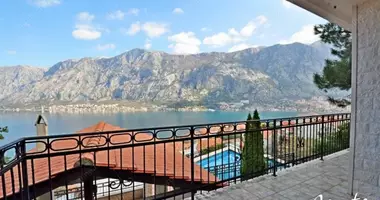 Villa  mit Meerblick, mit Schwimmbad in Prcanj, Montenegro