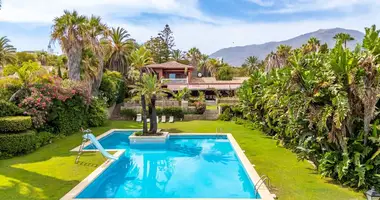 9 bedroom house in Estepona, Spain