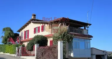 Villa 4 bedrooms in Cellino Attanasio, Italy