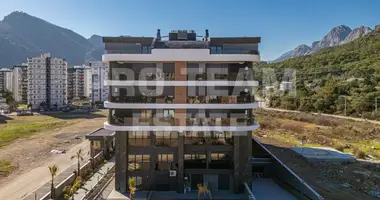 2 bedroom apartment in Konyaalti, Turkey