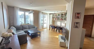 Wohnung 5 zimmer in Warschau, Polen