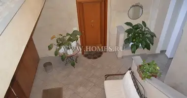 4 bedroom house in Metropolitan City of Florence, Italy
