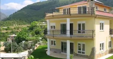 Villa 8 rooms with parking, with swimming pool, with mountain view in Alanya, Turkey