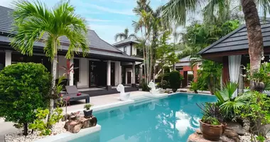Villa 4 chambres avec Meublesd, avec Climatiseur, avec parkovka dans Phuket, Thaïlande