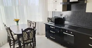 Apartamento 3 habitaciones en Vialiki Trascianiec, Bielorrusia