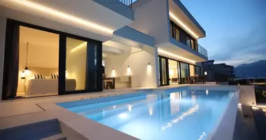 Villa 9 bedrooms with parking, with Pierce in Radovici, Montenegro