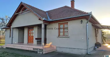 4 room house in Csemo, Hungary
