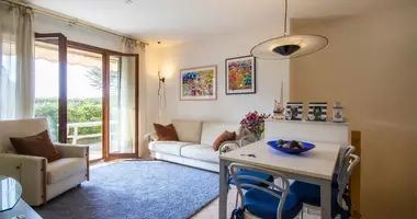 3 bedroom apartment in Torri del Benaco, Italy