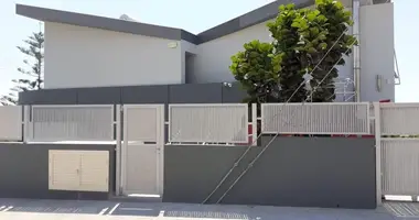 Casa 4 habitaciones en Demos Agiou Athanasiou, Chipre