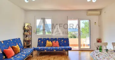 Apartamento 2 habitaciones con aparcamiento en Lastva Grbaljska, Montenegro