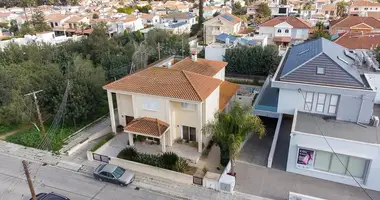 Haus 4 Schlafzimmer in Lakatamia, Zypern