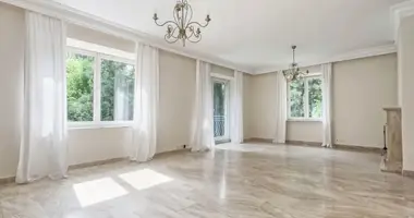 6 room apartment in Warsaw, Poland