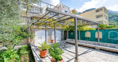 Villa  mit Meerblick, mit Garage in Budva, Montenegro