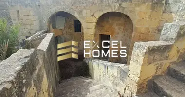 4 bedroom house in Xewkija, Malta