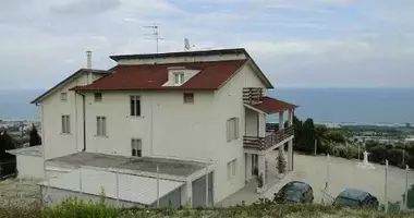 Casa 15 habitaciones en Terni, Italia