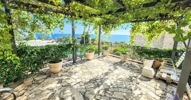 Villa  mit Parkplatz, mit Meerblick, mit Kabelfernsehen in Rijeka-Rezevici, Montenegro