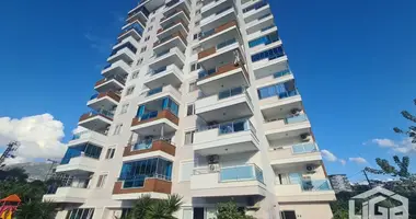 2 room apartment with parking, with elevator, with swimming pool in Alanya, Turkey