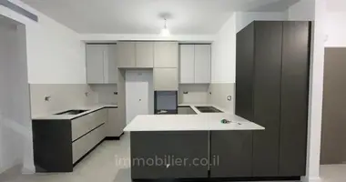 4 room apartment in Ashkelon Subdistrict, Israel