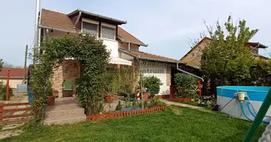 4 room house in Uello, Hungary