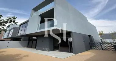 Villa 4 bedrooms in Sharjah, United Arab Emirates