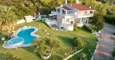 Villa 6 chambres avec Fenêtres double vitrage, avec Balcon, avec Meublesd dans Polychrono, Grèce