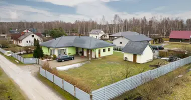 Haus 4 Zimmer in Bezirk Neubad, Lettland
