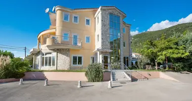 2 bedroom apartment in Lastva Grbaljska, Montenegro