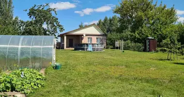 Dom w Zhuhovichskiy selskiy Sovet, Białoruś
